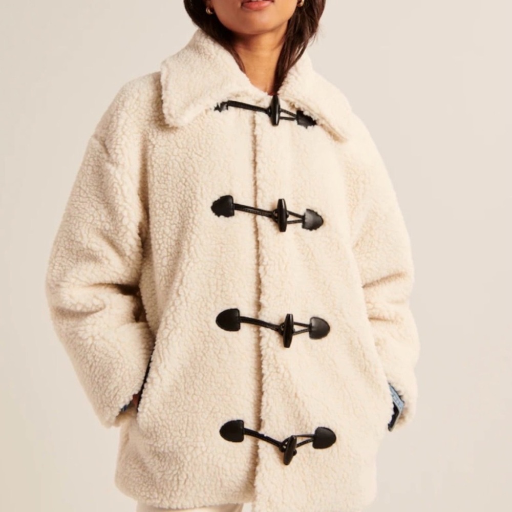 Abercrombie & Fitch Sherpa white teddy Toggle Coat size small relaxed fit